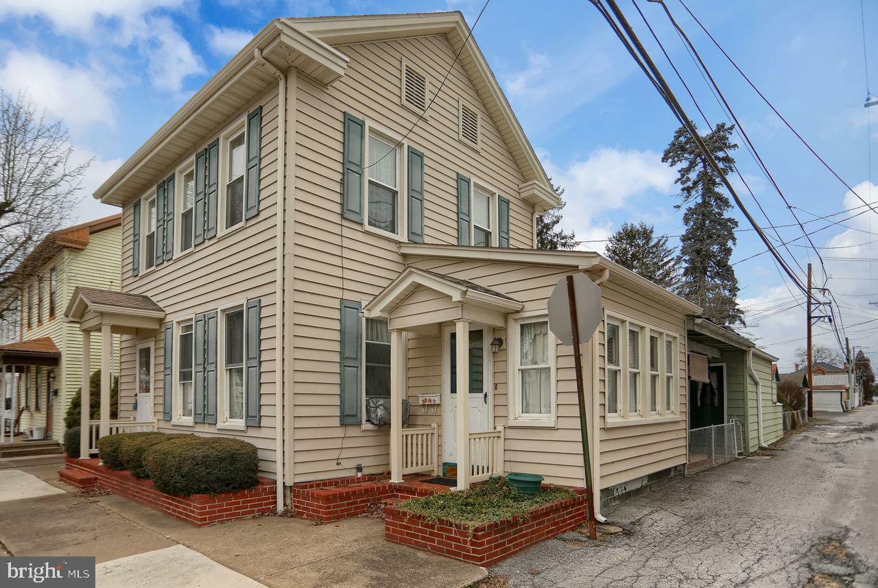 Property Photo:  224 Mulberry Street  PA 17074 