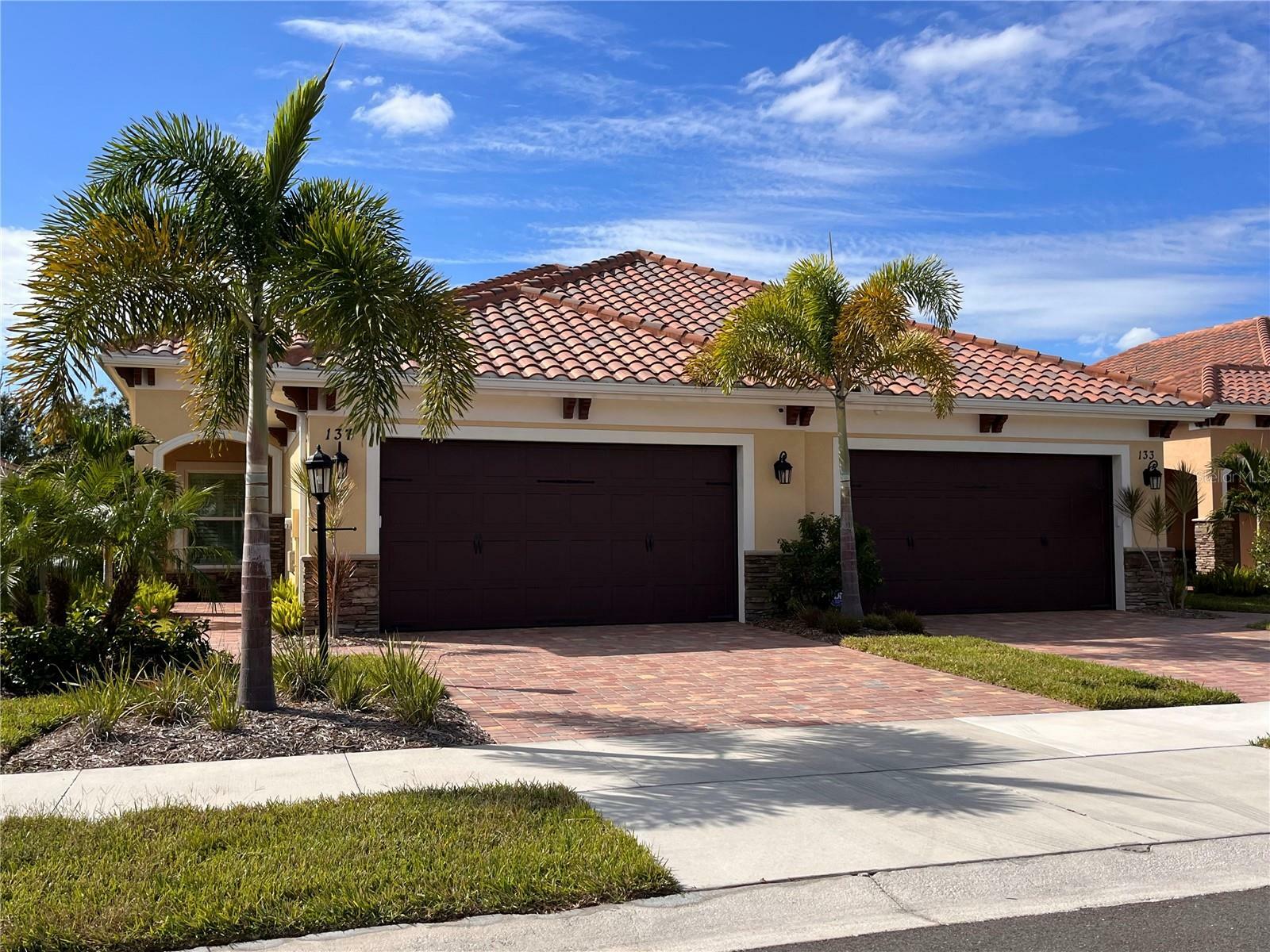 Property Photo:  137 Colebrook Court  FL 34292 