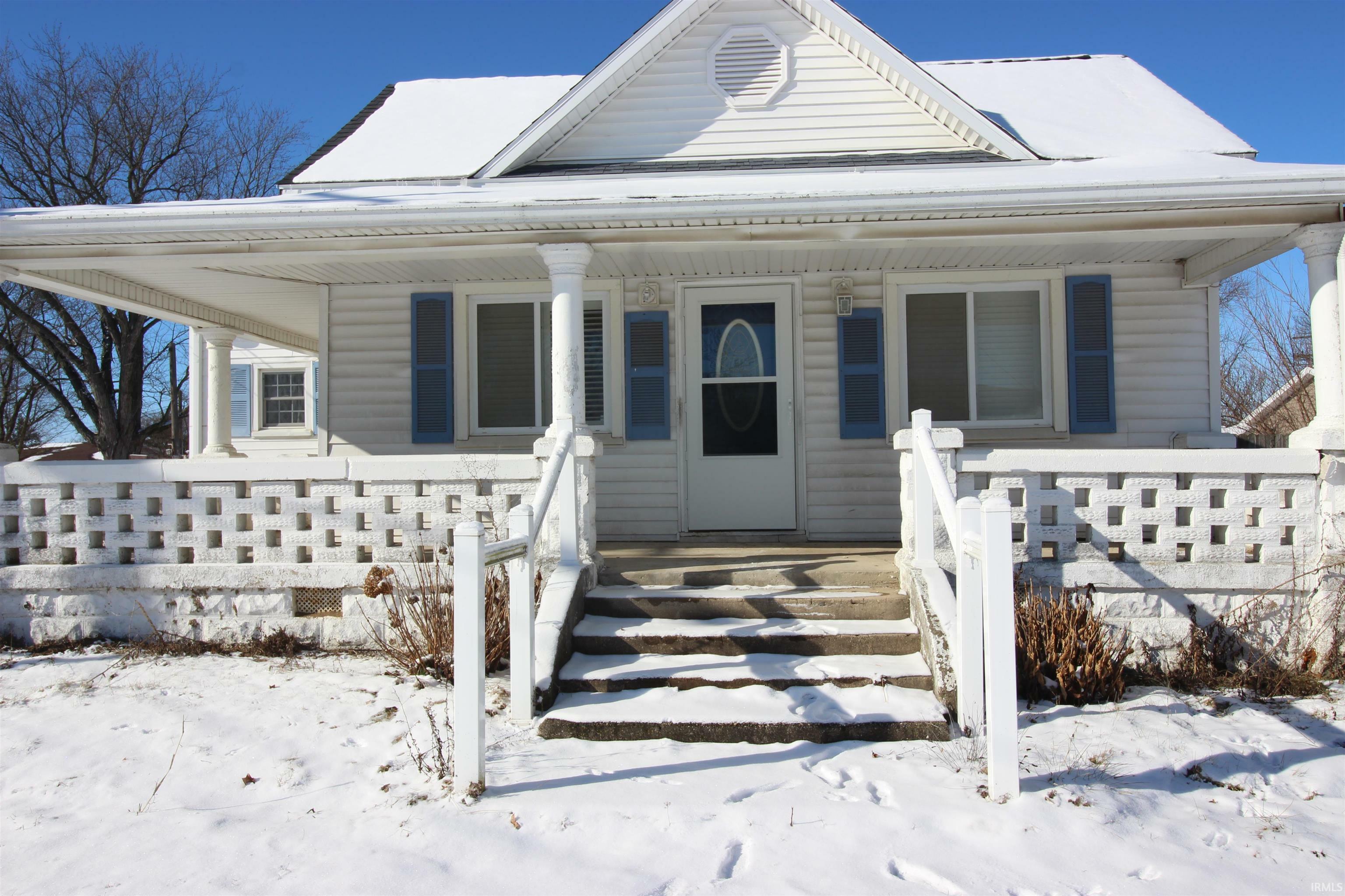 Property Photo:  304 West Street  IN 47337 