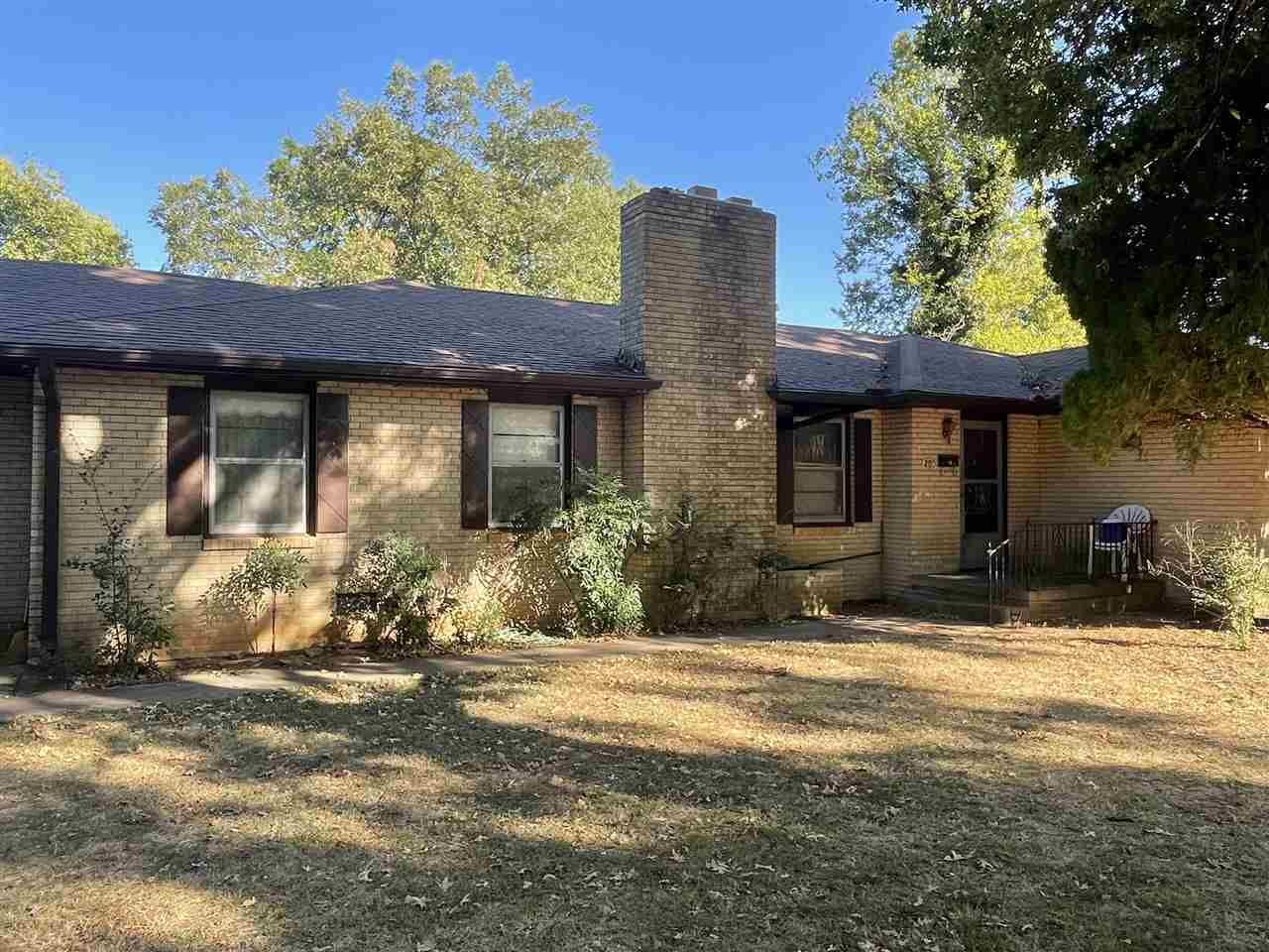 Property Photo:  205 N 12th St  OK 74601 