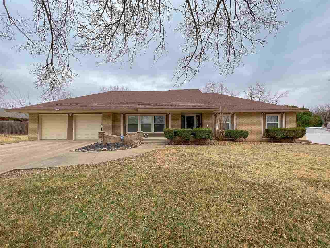 Property Photo:  1609 Dover Dr  OK 74604 