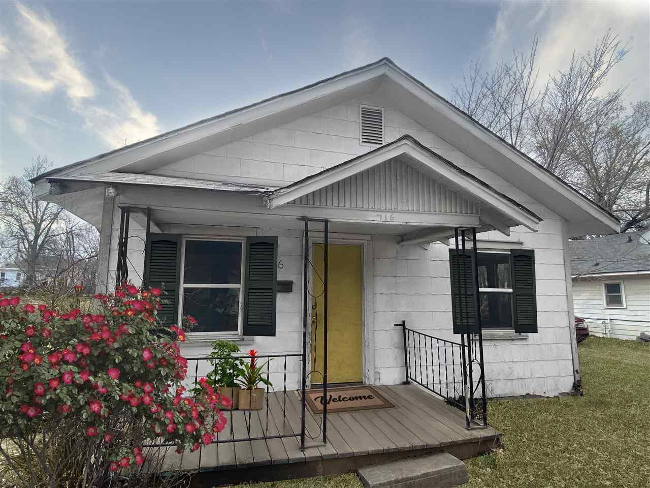 Property Photo:  716 N Ash  OK 74601 