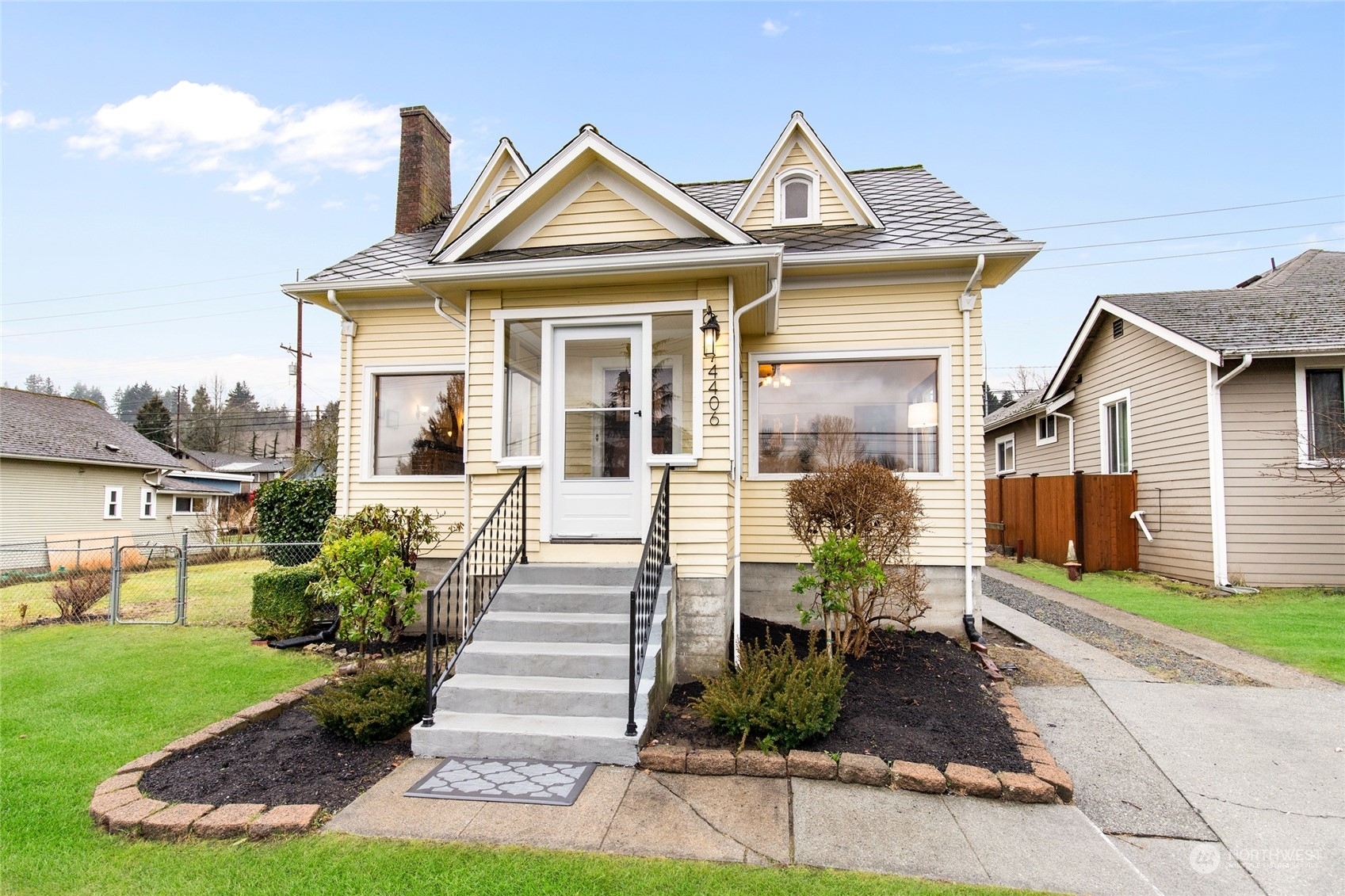 Property Photo:  4406 S 3rd Avenue  WA 98203 