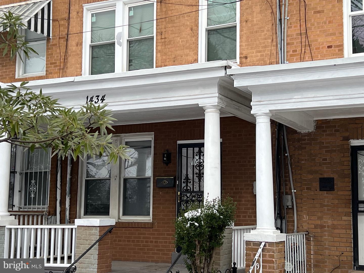 Property Photo: 1434 W W Street SE DC 20020