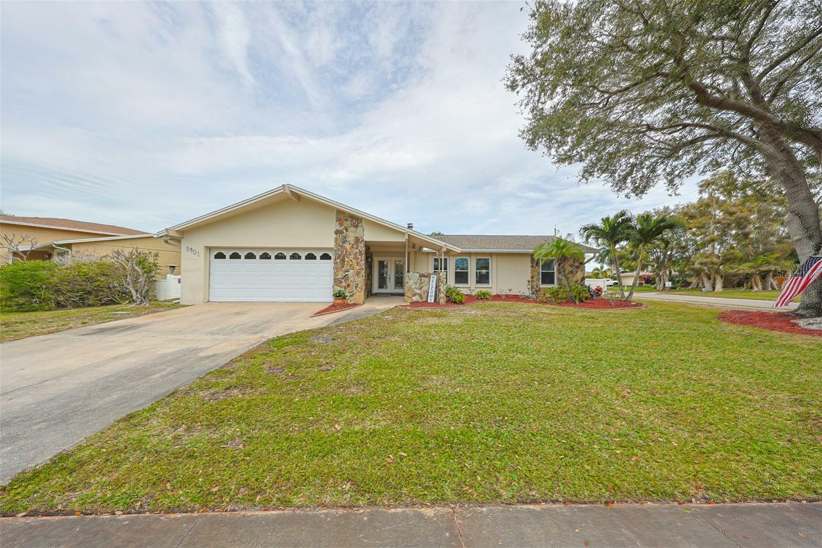 Property Photo:  8901 St Andrews Drive  FL 33777 