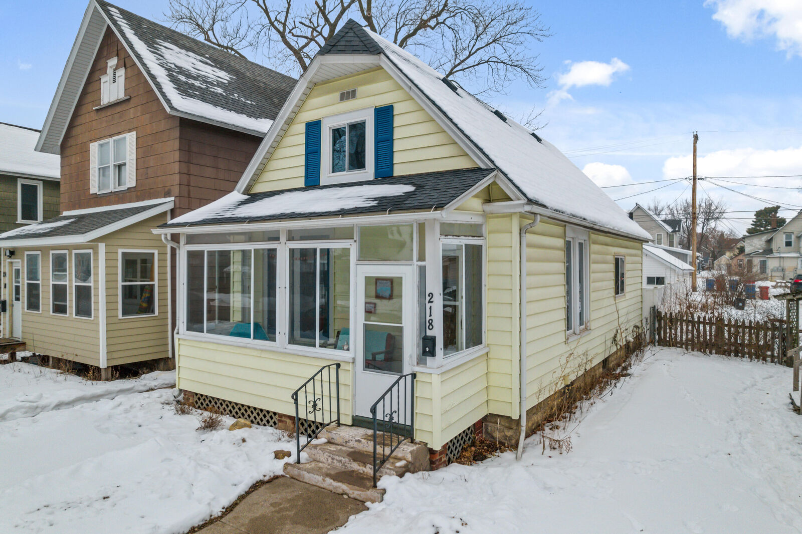 Property Photo:  218 E 9th St  WI 55987 