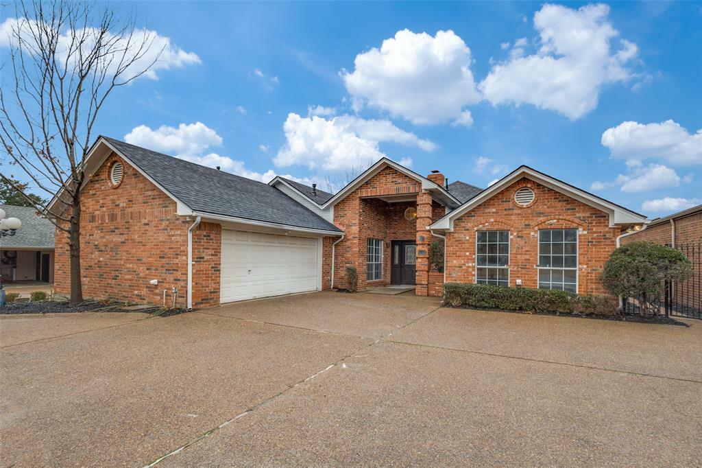 Property Photo:  1117 Sandestin Drive  TX 76205 