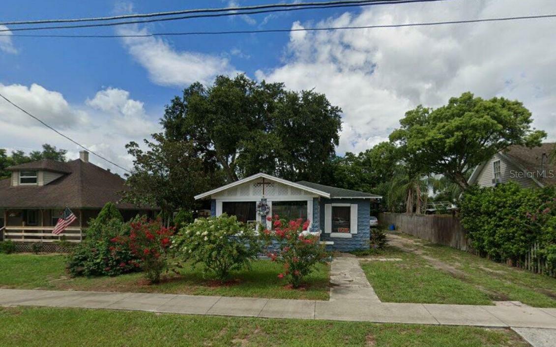 Property Photo:  218 E Magnolia Street  FL 34736 