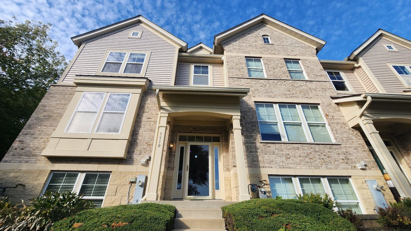 Property Photo: 5510 Cambridge Way IL 60133