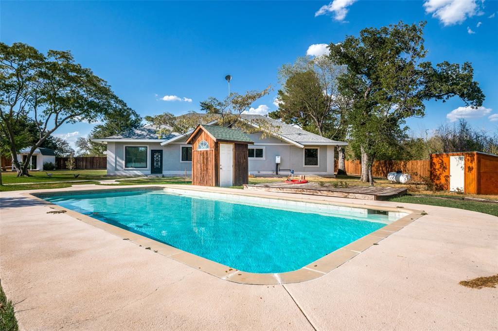 Property Photo: 1262 County Road 4360 TX 76234