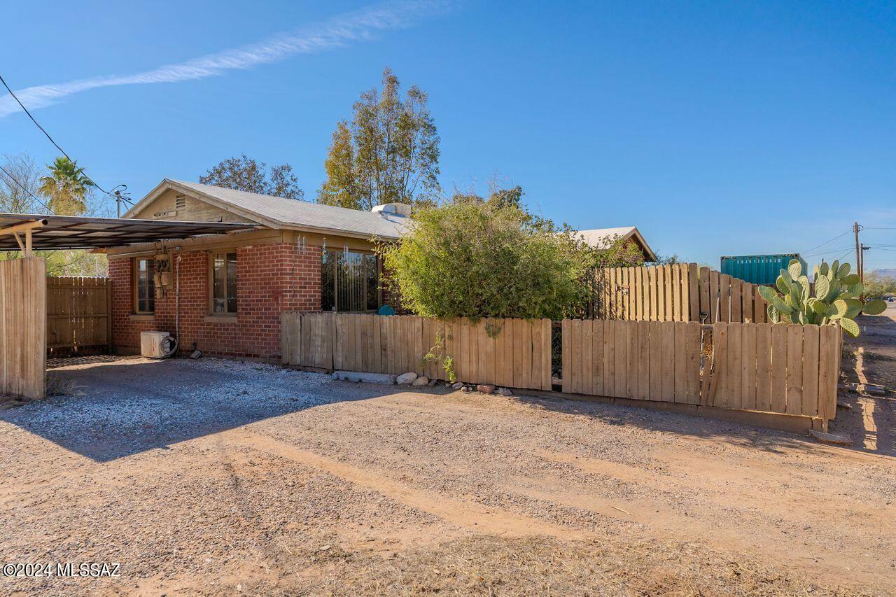 Property Photo:  942 E Halcyon Road  AZ 85719 