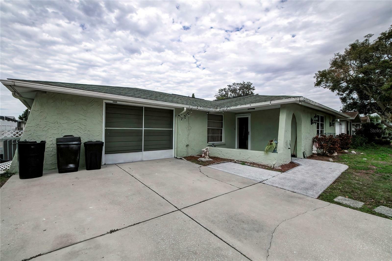 Property Photo:  7225 Embassy Boulevard  FL 34668 