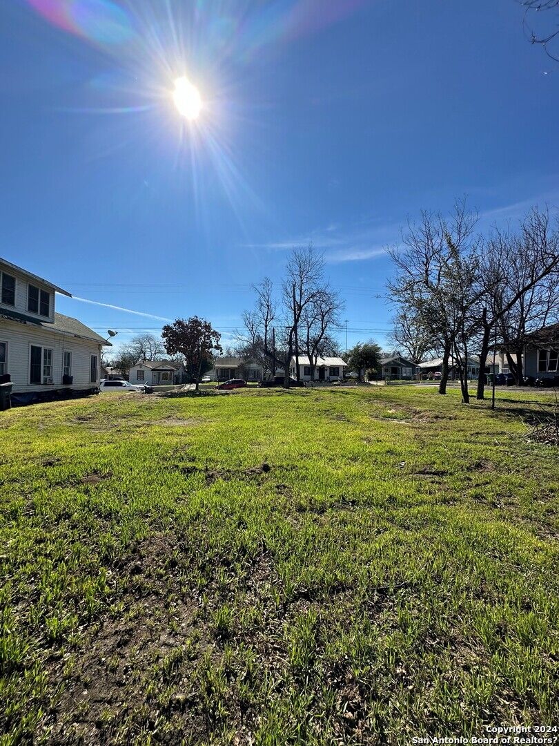 Property Photo: 419 Cass Ave TX 78204