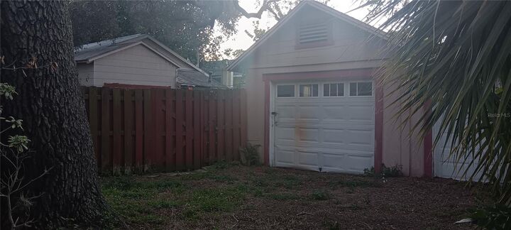 Property Photo: 2427 32nd Avenue N FL 33713