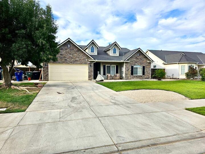 980 Fallen Leaf Drive  Lemoore CA 93245 photo