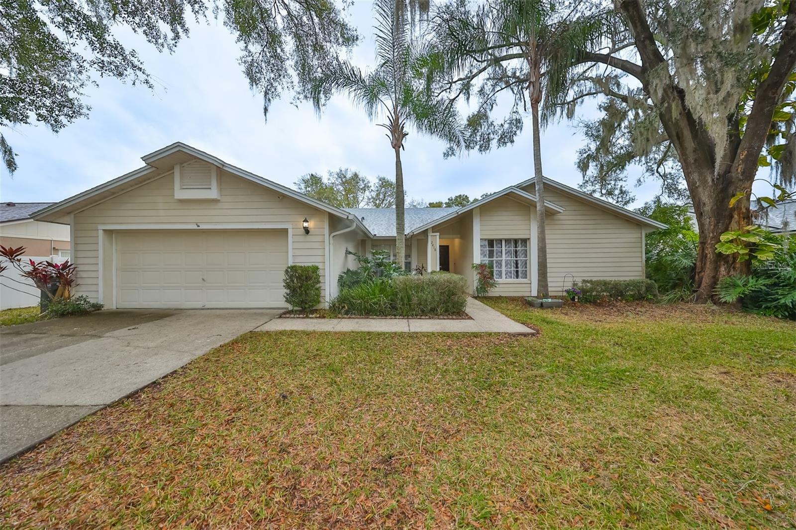 Property Photo:  2418 Arborwood Drive  FL 33596 