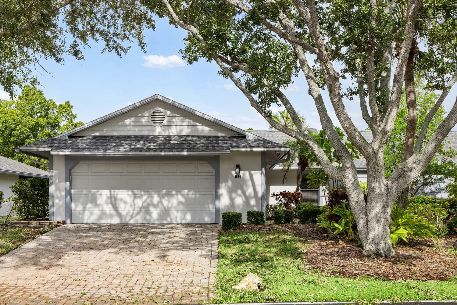 Property Photo:  1684 Pintail Way  FL 34231 