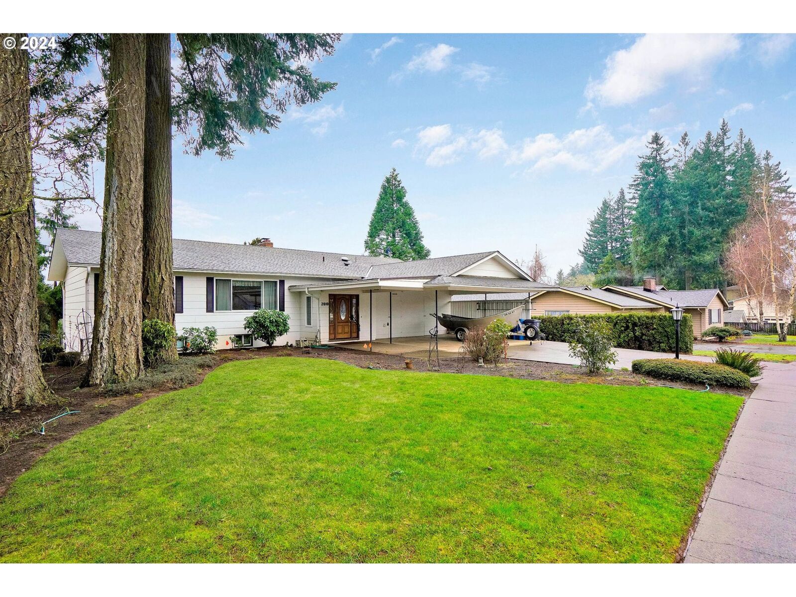 Property Photo:  2010 E Pine St  OR 97383 