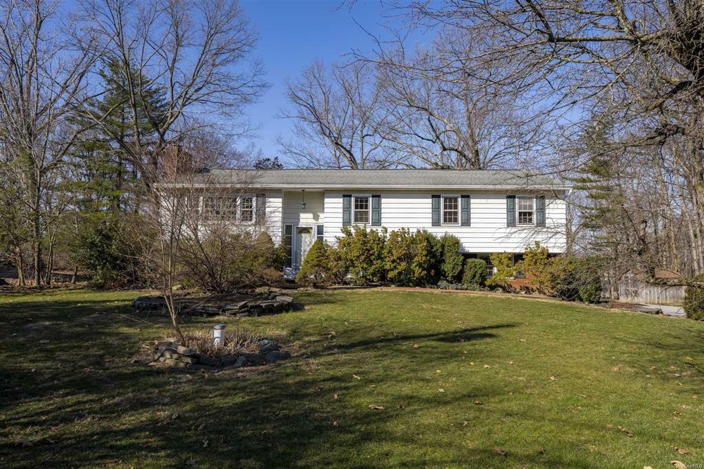 Property Photo:  5 Manor Drive W  NY 12603 