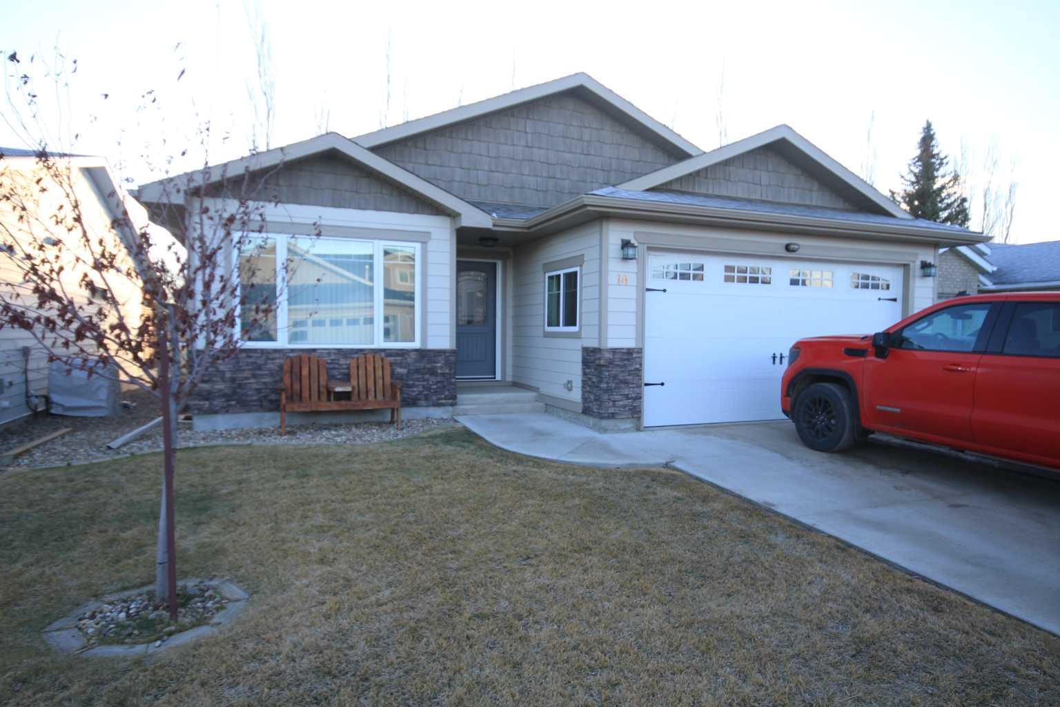 Property Photo: 14 Fairway Village AB T1G 1G2