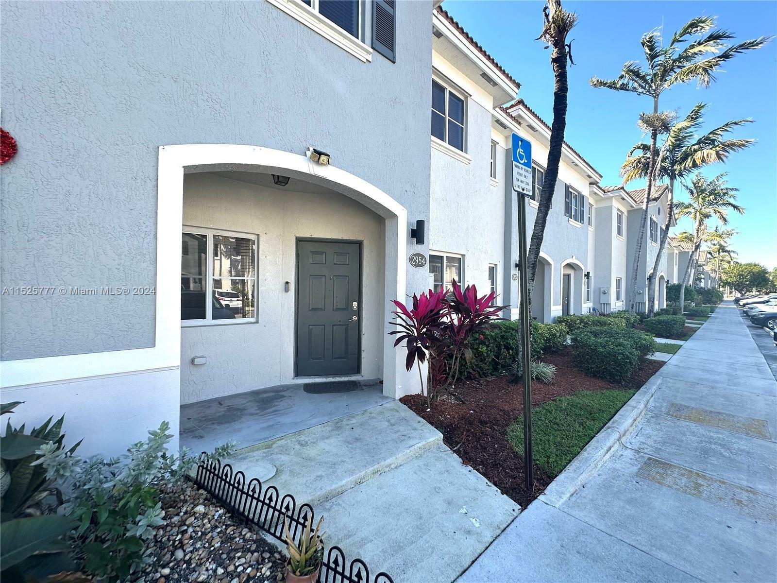Property Photo: 2954 SE 15th Ter FL 33035