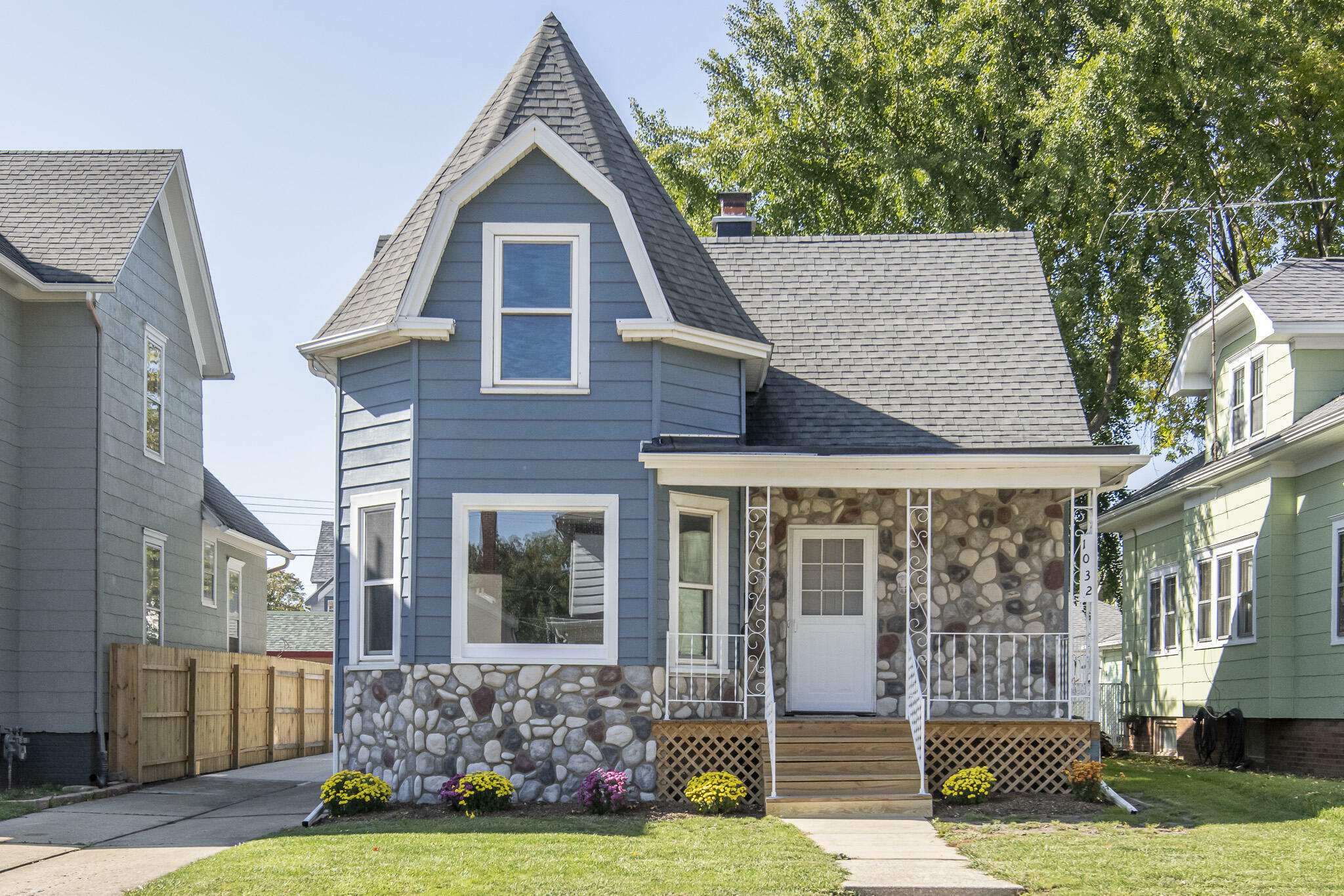 Property Photo: 1032 Grove Ave WI 53405