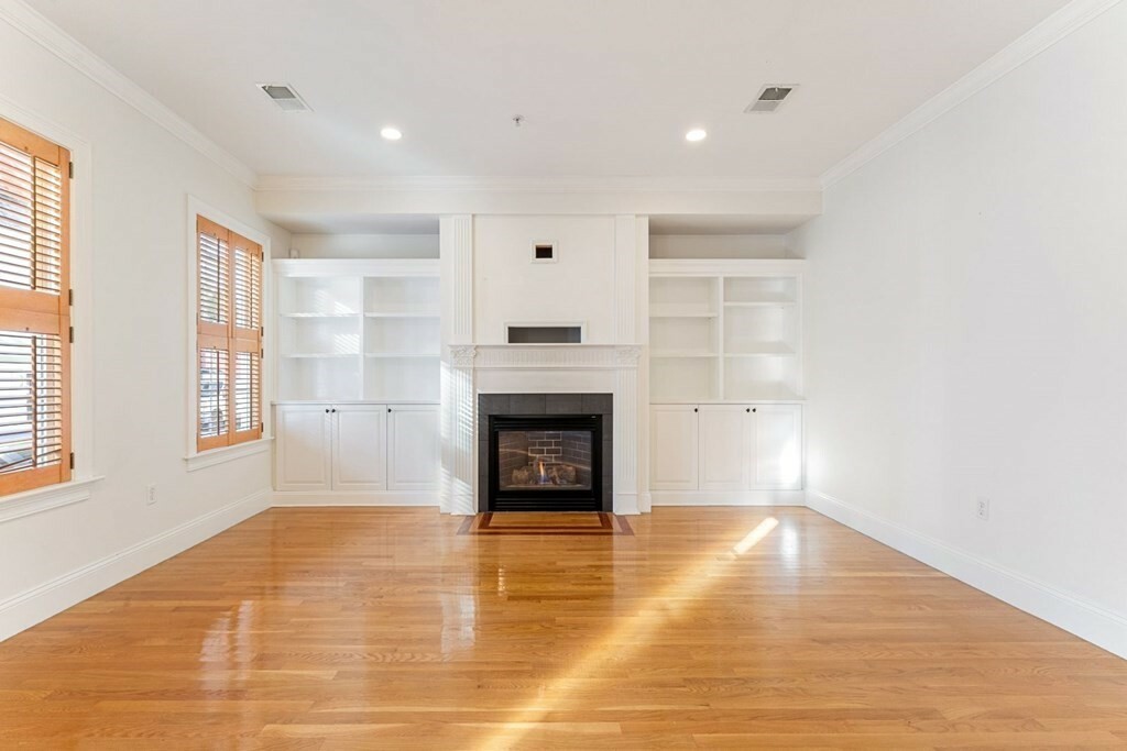 Property Photo:  406-408 E 3rd St 1  MA 02127 