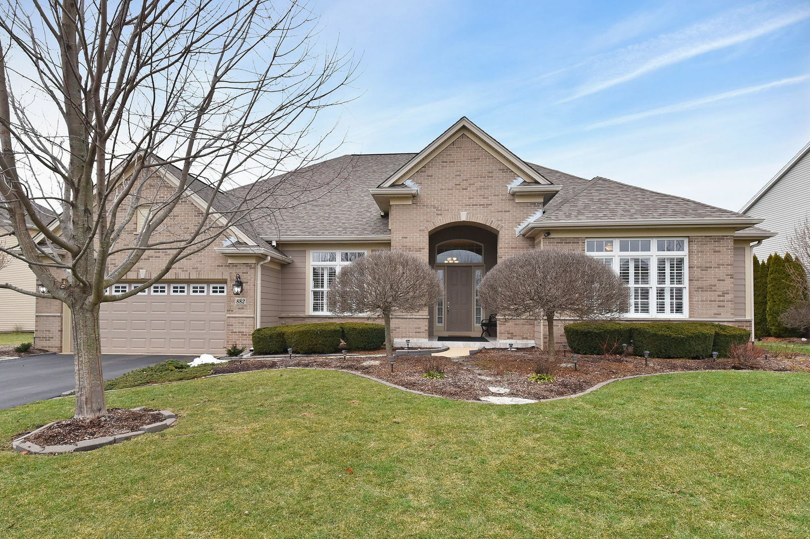 Property Photo:  882 Stratford Drive  IL 60542 