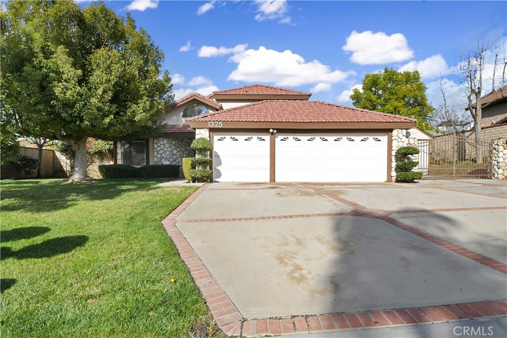 Property Photo:  1325 Shakespeare Drive  CA 92506 