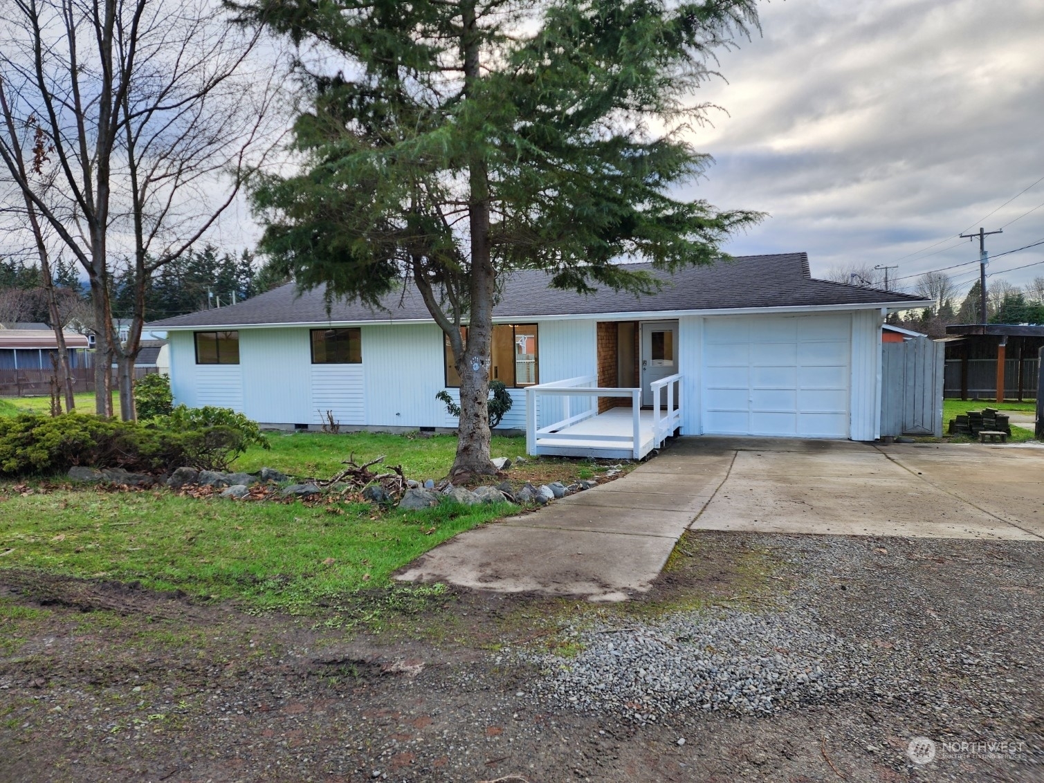 Property Photo:  826 N Beech  WA 98362 