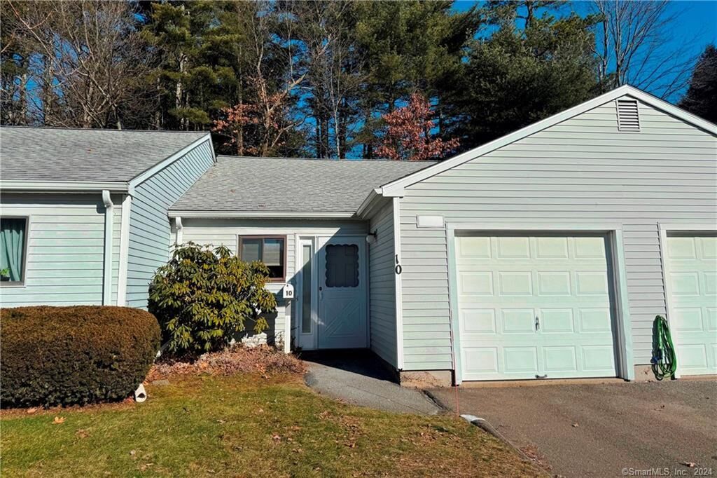 Property Photo: 10 Knoll Lane 10 CT 06089