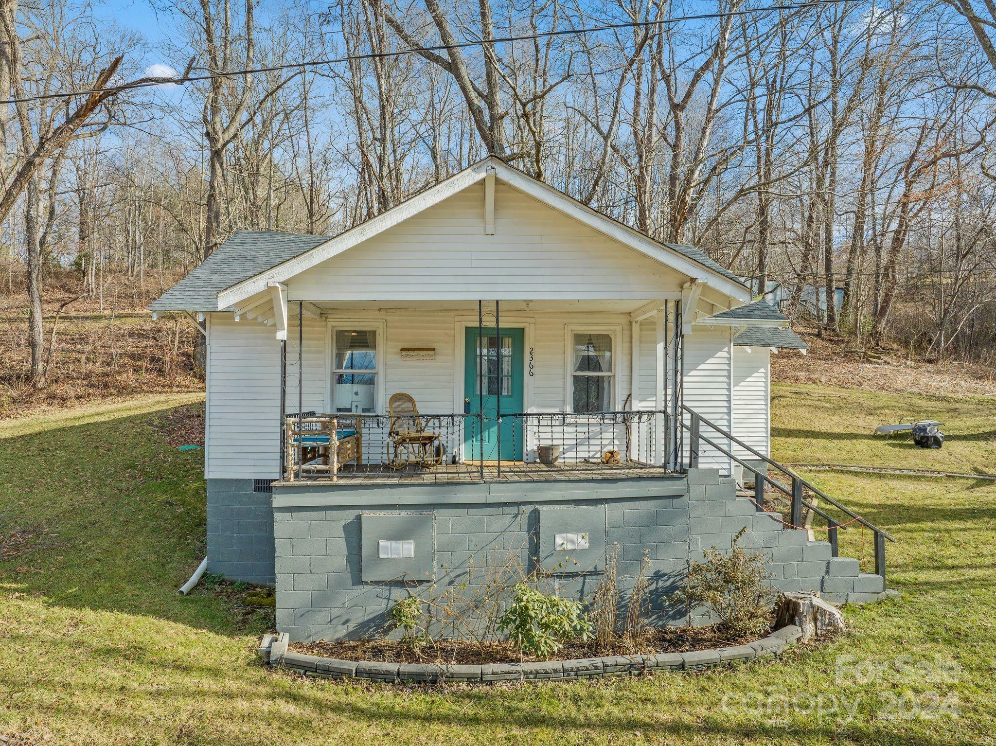 Property Photo:  2366 Old Henson Cove Road  NC 28716 