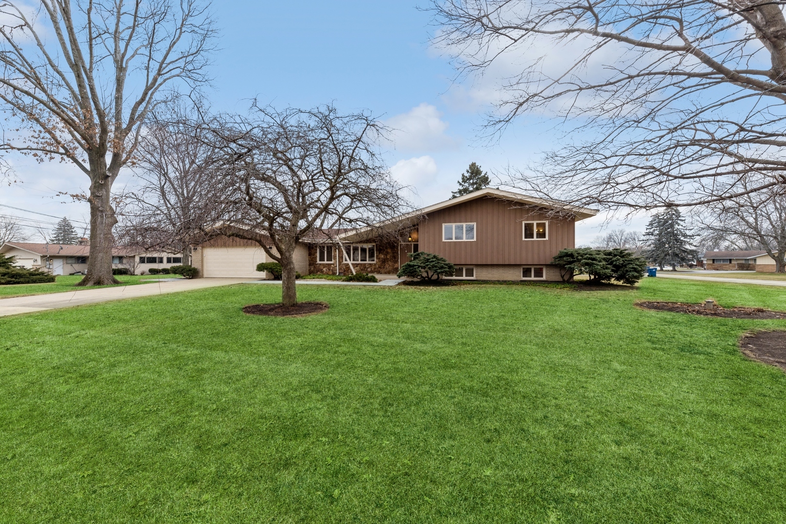 Property Photo:  1525 Columbine Drive  IL 60173 