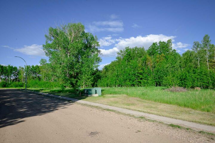 Property Photo: Lot 4 44 Avenue Close AB T0C 0B0