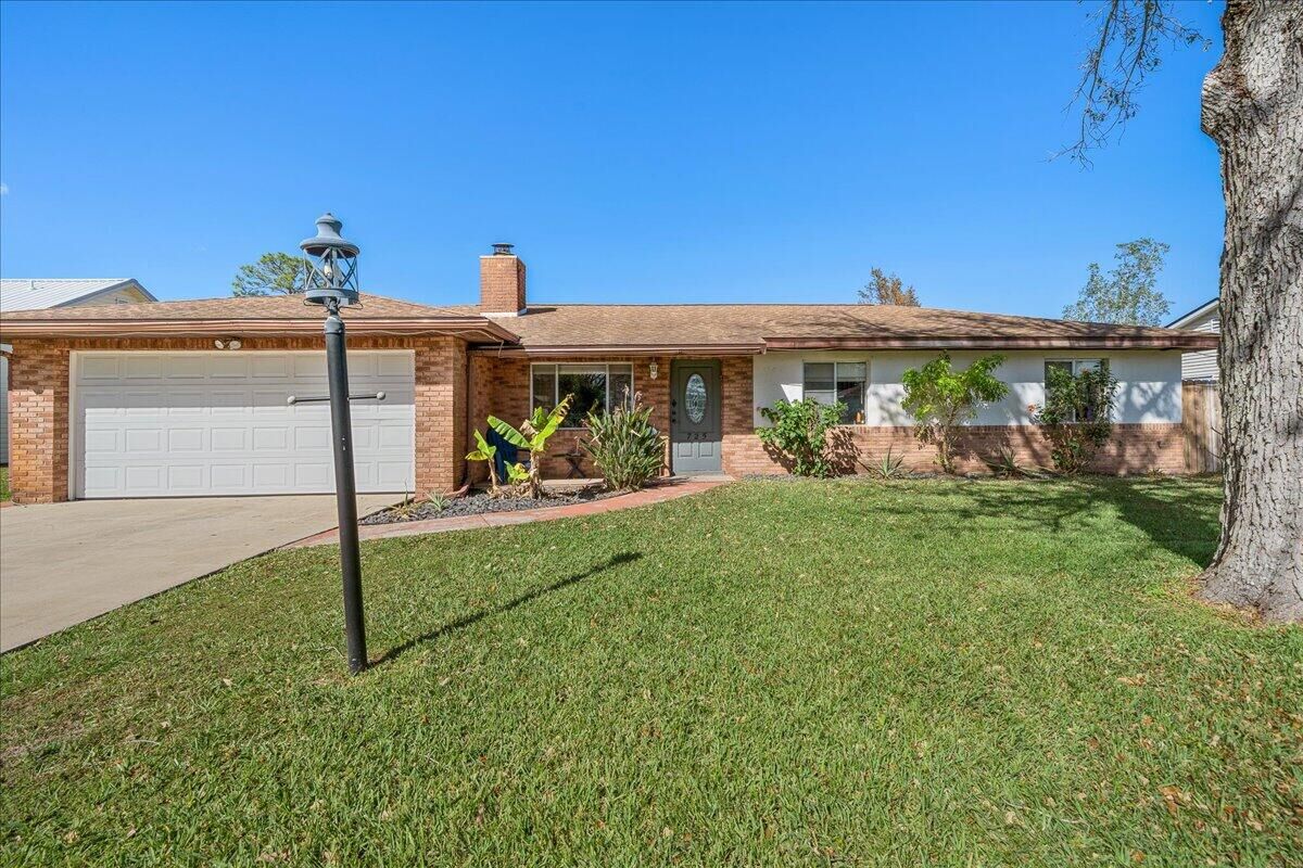 Property Photo: 725 Rostock Circle NW FL 32907