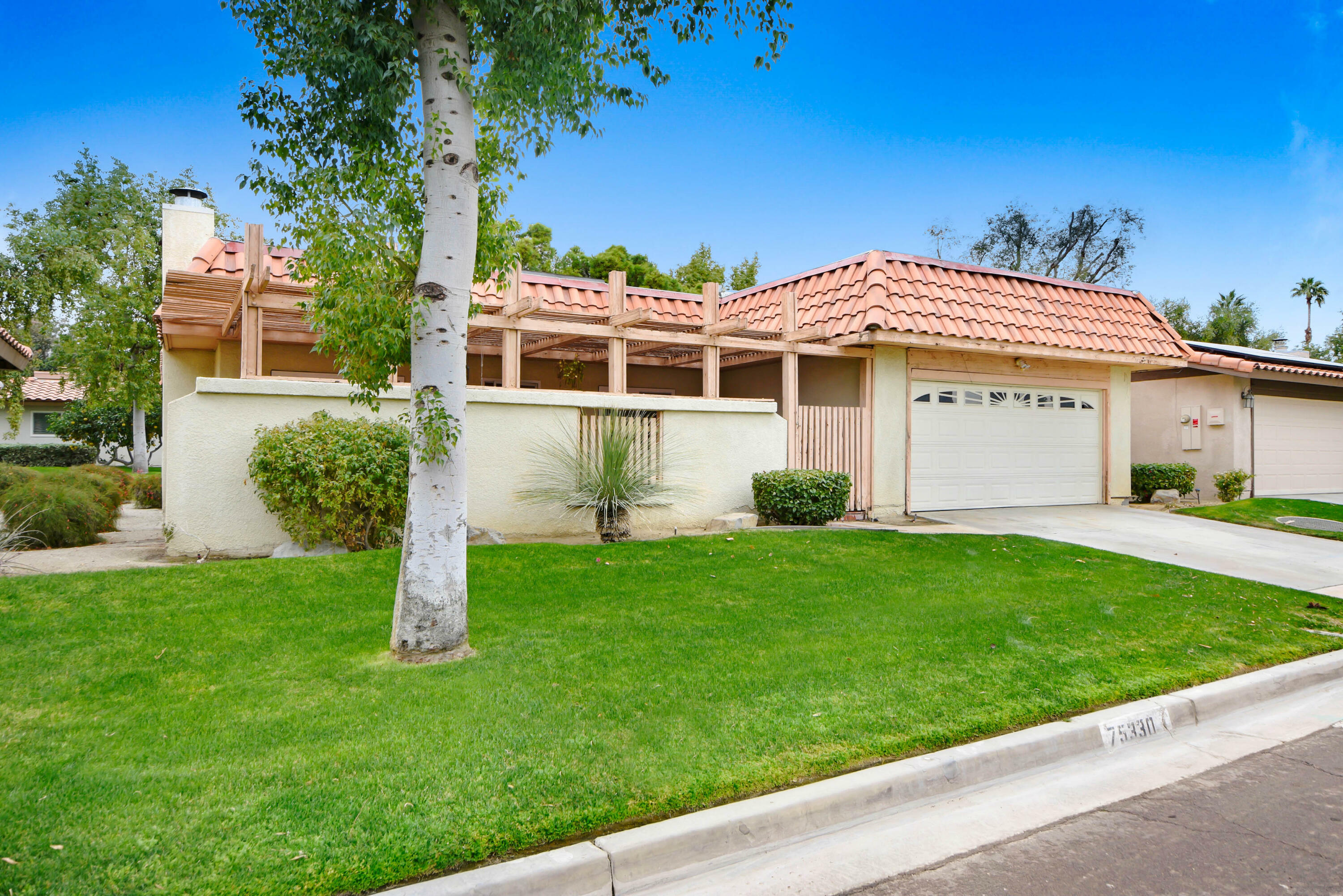 Property Photo: 75330 Via Domingo CA 92211