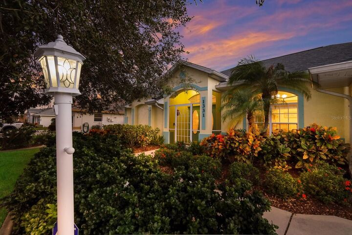 Property Photo:  1331 Washington Drive  FL 34293 