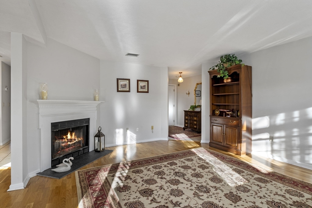 Property Photo:  4 Valiant Way 4  MA 01970 