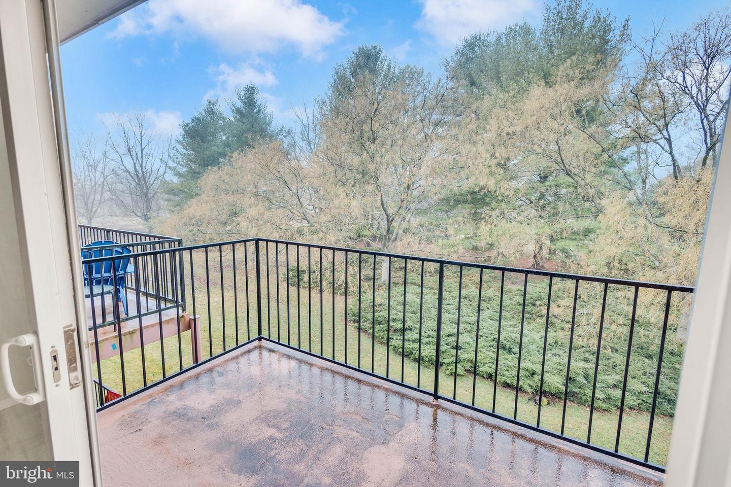 Property Photo: 125 Clubhouse Drive T SW 10 VA 20175