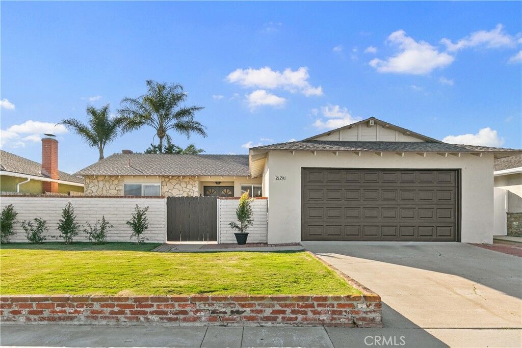 Property Photo:  21291 Seaforth Lane  CA 92646
