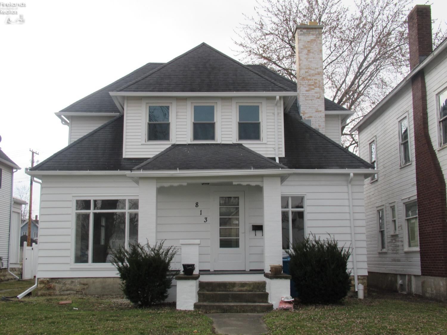 Property Photo:  813 W State Street  OH 43420 
