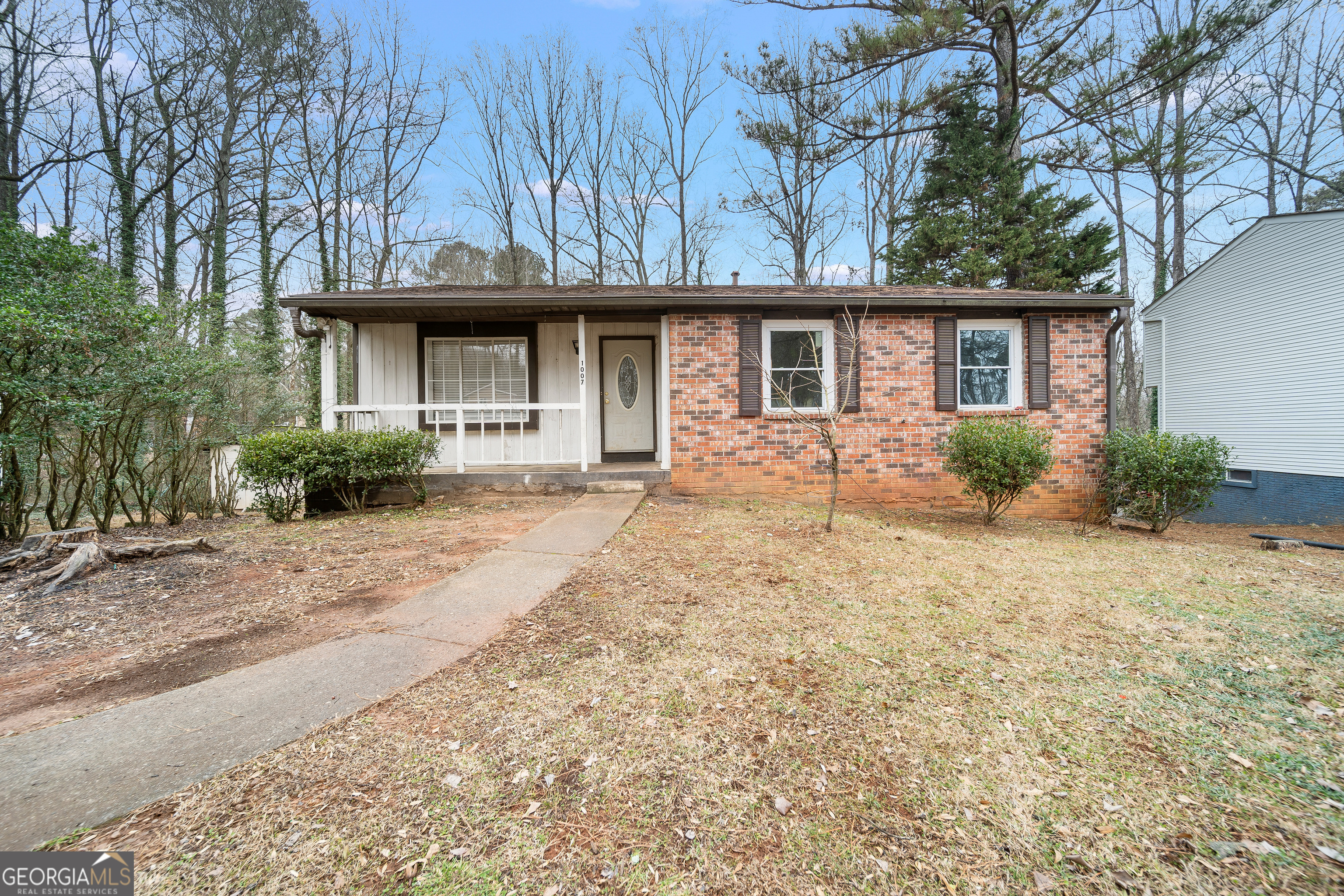 Property Photo: 1007 Douglas Court GA 30093