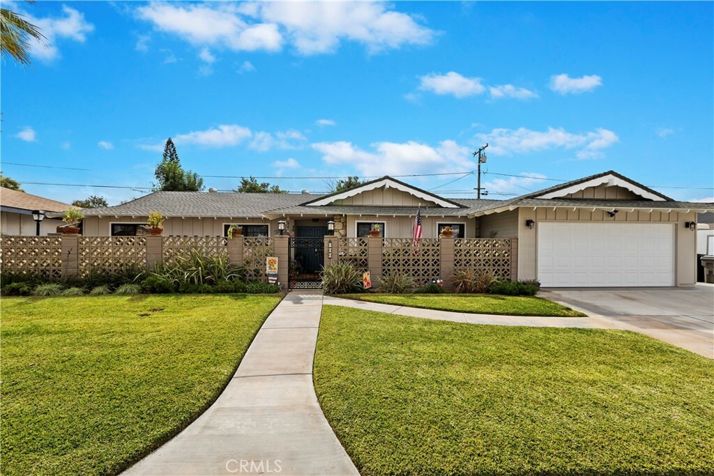 Property Photo:  706 W Hacienda Drive  CA 92882 