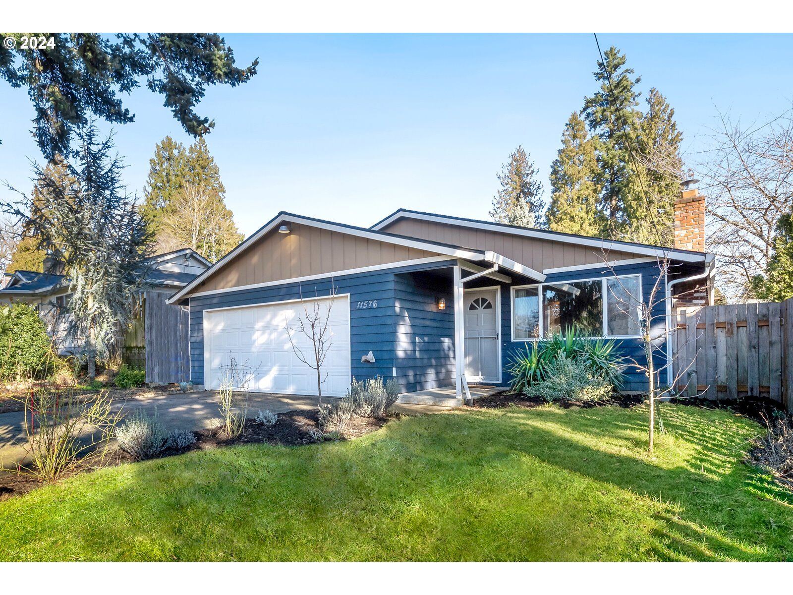 Property Photo: 11576 SE 48th Ave OR 97222