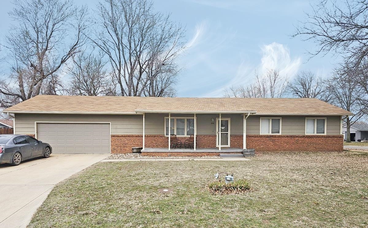 Property Photo:  604 W 6th Ave  KS 67025 