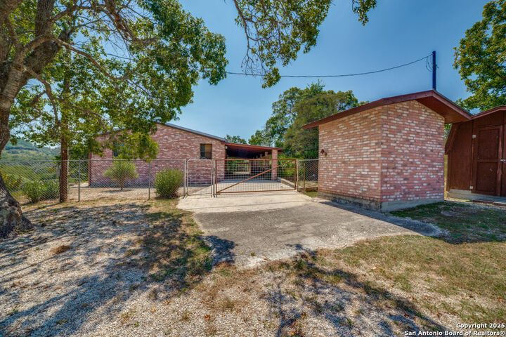 Property Photo: 1560 Coalkiln Rd TX 78055