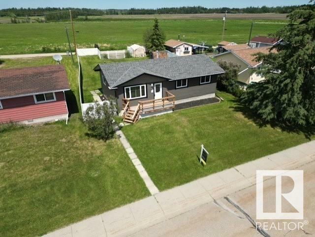 Photo de la propriété:  4908 56 Avenue  AB T0E 2M0 