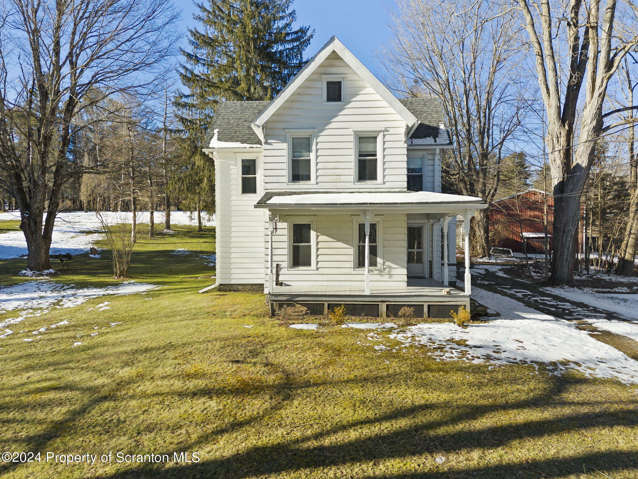 Property Photo:  107 Pleasant Avenue  PA 18465 