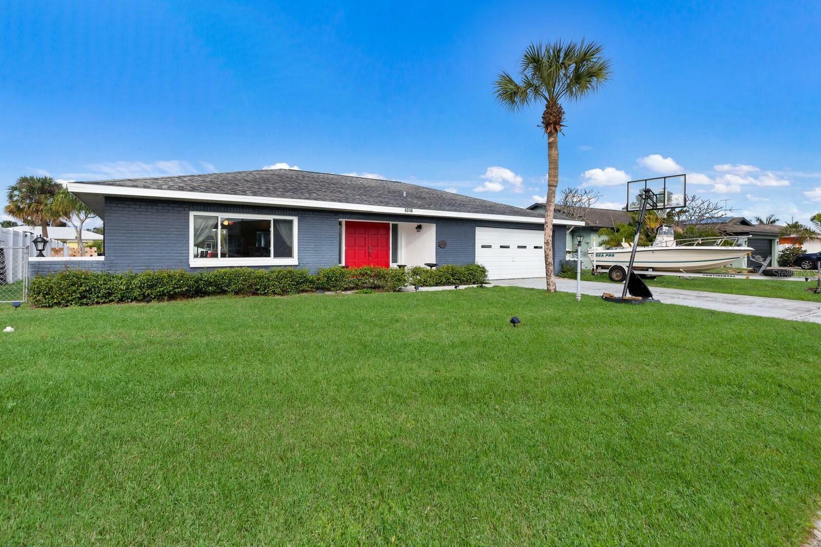 Property Photo:  6314 Wisteria Lane  FL 33572 