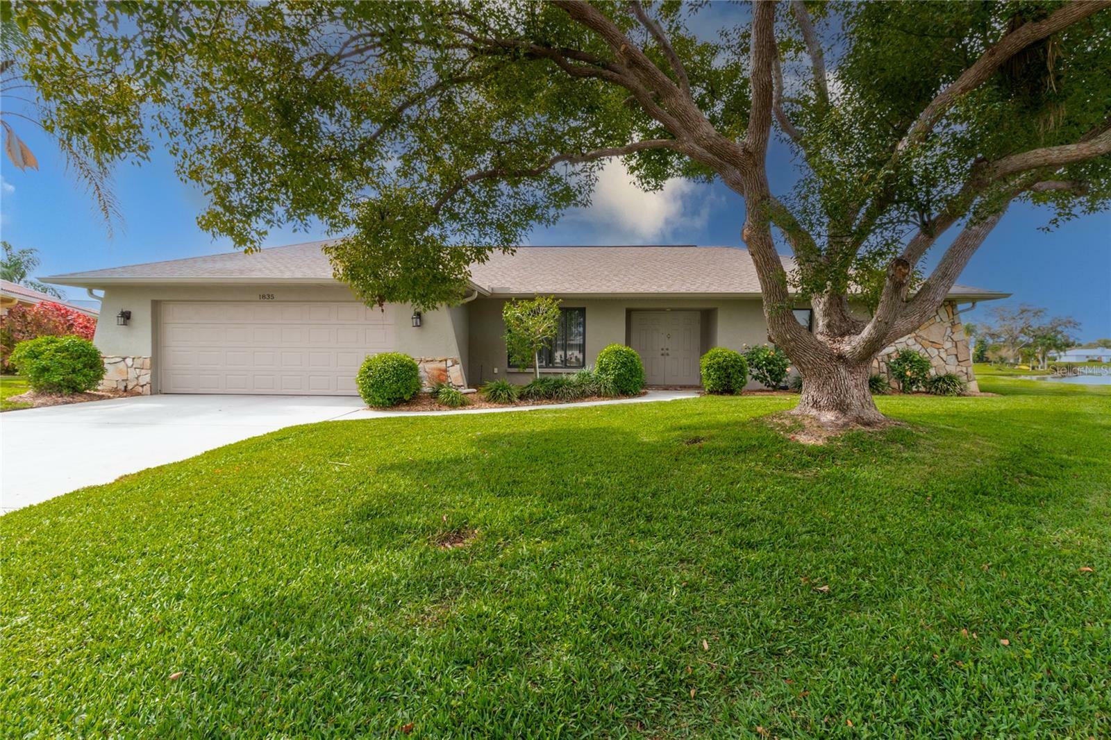 Property Photo:  1835 Ironwood Court  FL 34293 